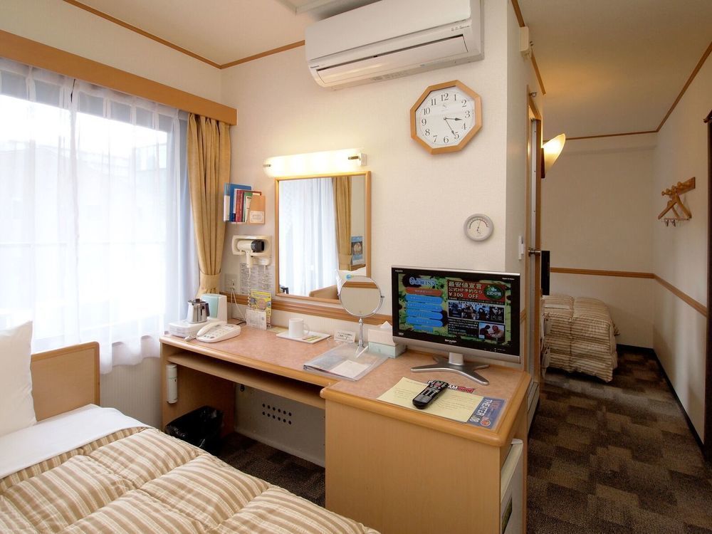 Toyoko Inn Hon-atsugi-eki Minami-guchi Eksteriør billede